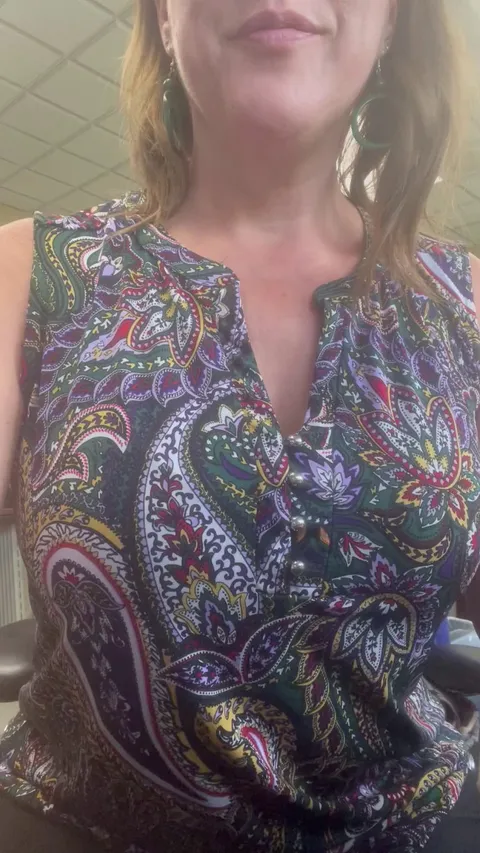 It’s been a while since I could free the titties at work 🤭😈