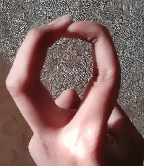 My hands apparently make some people go, "wtf". Lol