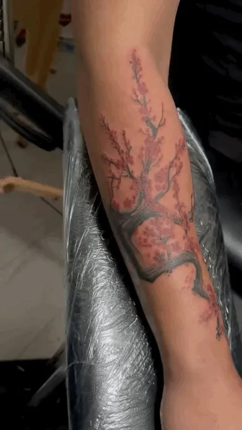 First tattoo, father is not pleased! Bertaink، UK