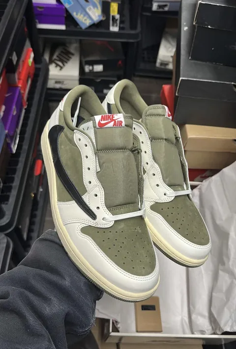 Christmas came early ! My first pair of Travs and these are fire, the reverse mochas are nicer but cost way to much money, went from buying drugs and alcohol to buying beautiful sneakers, life’s good !