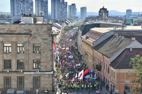 A march of thousands has just left Belgrade and is heading to Novi Sad for the November 1st anti-govt. protest. It's only one of many columns walking from various parts of Serbia to Novi Sad.