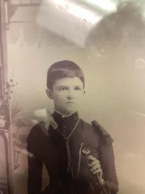 My wife's great-great grandmother. Can anyone identify what she's holding? 