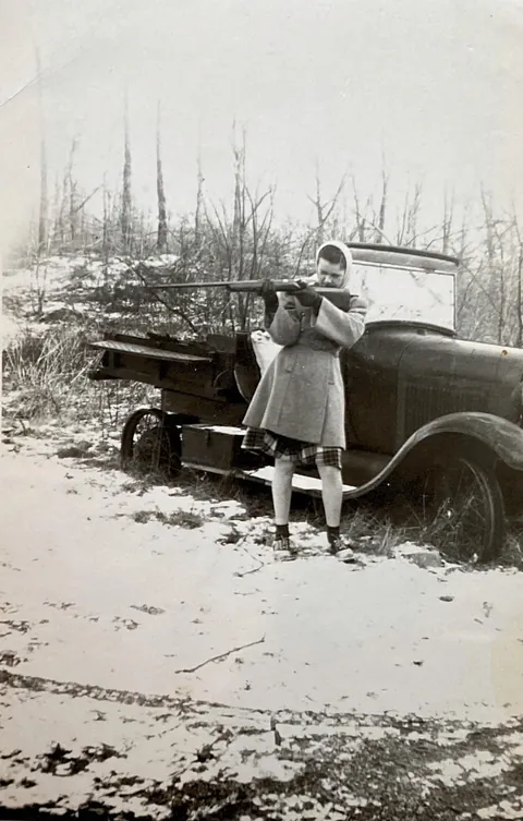 This sub liked my fascist-fighting grandfather yesterday. Today I present my grandmother, who spent WW2 working at a naval ammunition depot. Circa 1945.