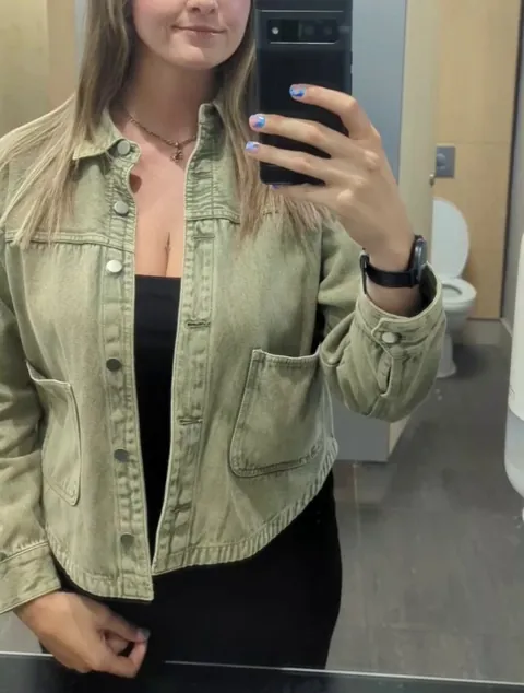 This is what your shy colleague does in the toilets