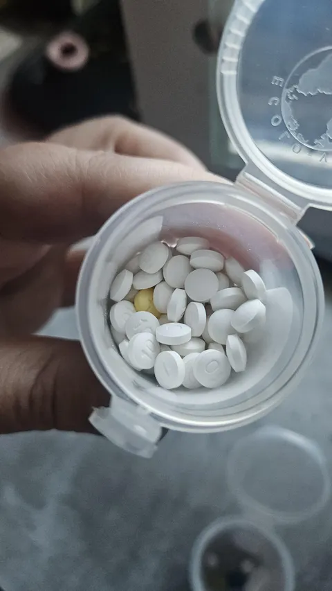 Discovered an unknown yellow pill in with my new prescription of white pills