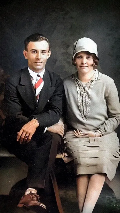 (OC) My grandparents' engagement photo from 1929. I colorized it from black and white. My grandpa was named Loren and my grandma was named Mercedes. They were married for over 60 years. They had six children, all of whom graduated from college. I miss my grandparents so much. They were good people.