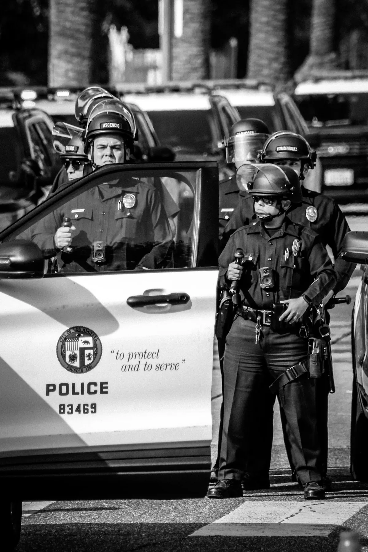 protest outside the LA mayor’s house criticized her compliance with ICE; LAPD came in droves [OC]