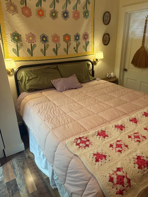 It is finally cold enough to pull out my autumn/winter bedding