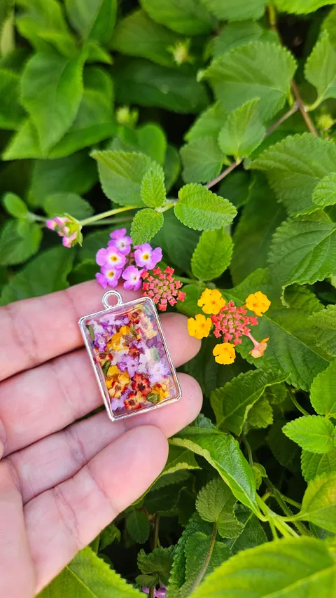 Preserving my flowers to make charms 🫶🌻💐
