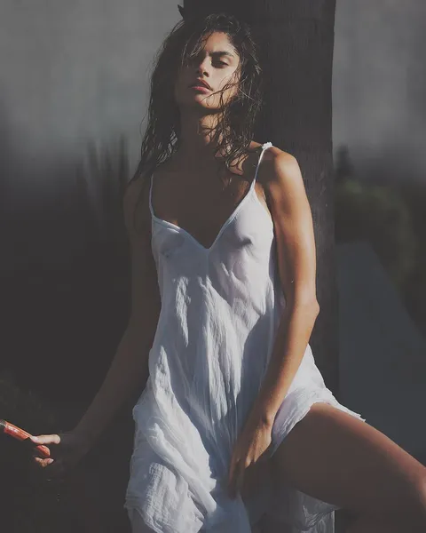 Lini Kennedy by Victor Robertof