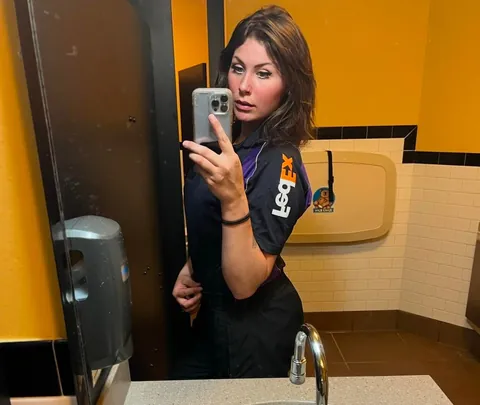 Just a normal 25 year old  Mom of 1, would love an honest rating!🥹👉🏼👈🏼 f25