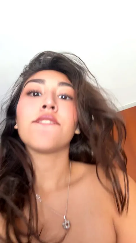 Hot Latina curves just for you. (F)