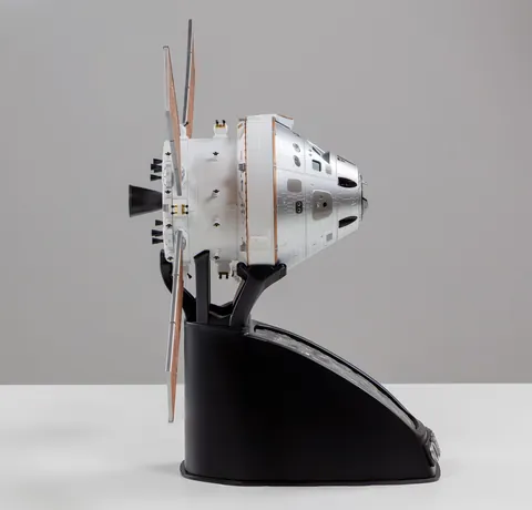 I 3D modeled, 3D printed, painted and assembled the world's most detailed Orion model (1:48, 1:24 scales!). 27 removable (magnetic) parts including the capsule. Enjoy!