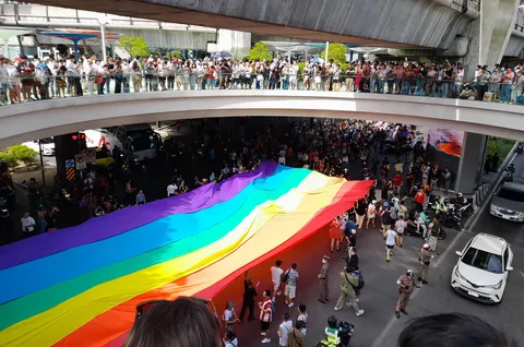 Thailand is far from perfect but it's rare moments like these that make me "proud" to be a Thai.. to know that despite so many pitfalls, there are people in my country who celebrate and embrace diversity and differences. It's the ใจกว้าง attitude that matters, right?