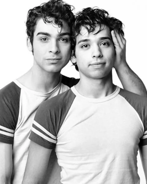 Photographer François Brunelle spent 20 years documenting unrelated strangers who look exactly like twins.