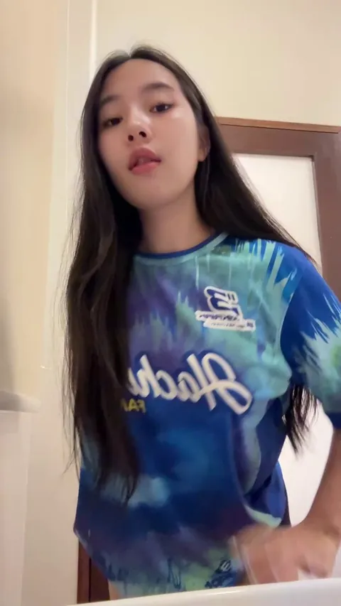 Would you let an Asian girl ride you? [Reveal]