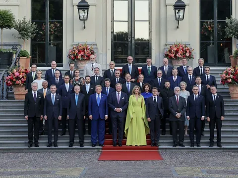 All NATO leaders together in the Hague in the style of a Bordes Scene (usualy reserved for tge presentation of a new Dutch kabinet)