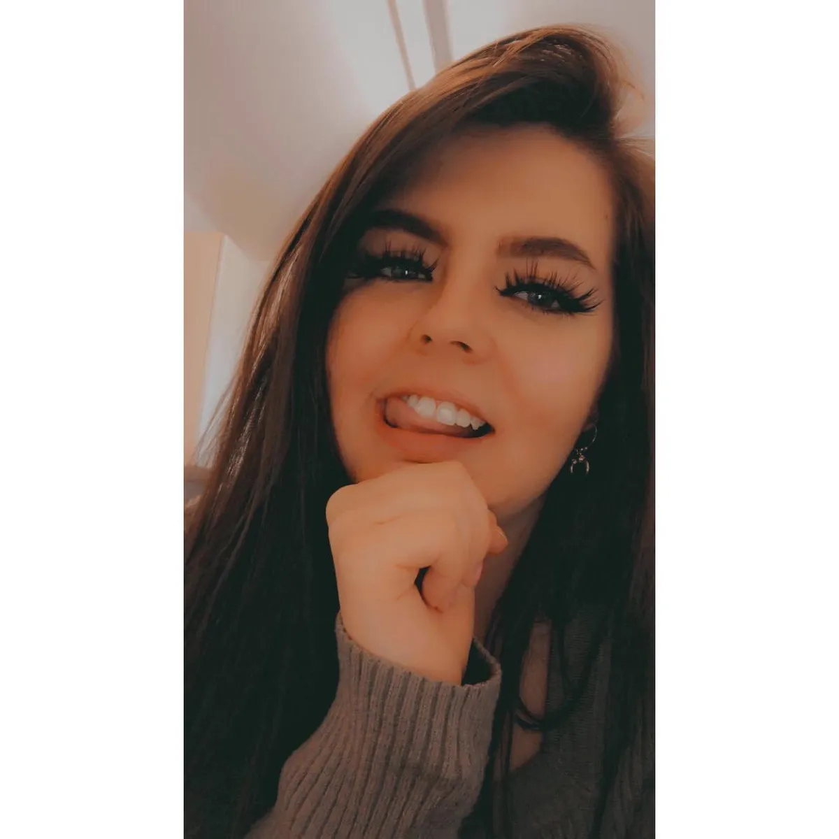 23F do you think I’m hot?x