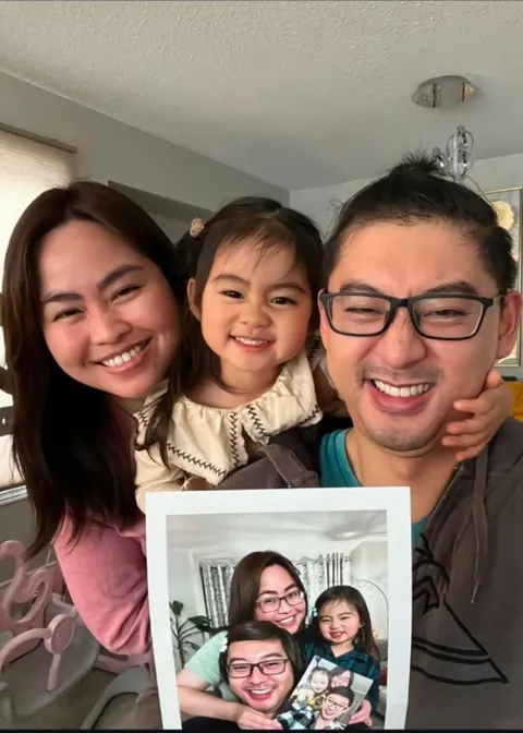 A married couple posed together for a picture every year since they first met 12 years ago 