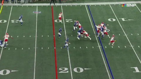 [Highlight] Chris Collinsworth praises Patrick Mahomes for recovering his own backwards pass: "I can't tell you how good of a play that is. So many quarterbacks would have done nothing here."