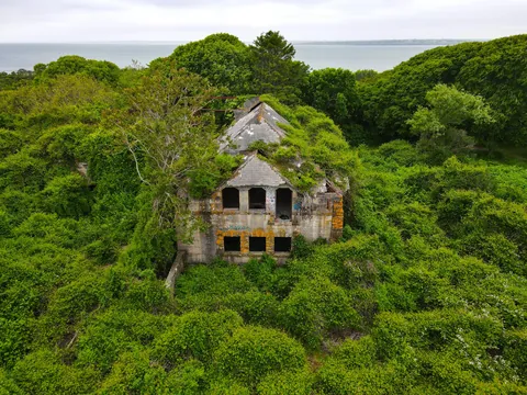 Abandoned mansion in Rhode Island (OC)