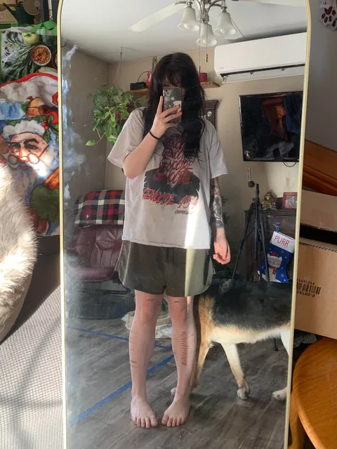 20F recovering alcoholic, jobless ex-goth. Life’s given me a slow roast—now burn me beyond recognition.