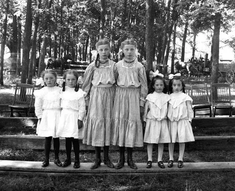 3 sets of twin girls pose together for a portrait in 1895.
