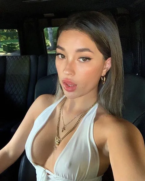 My algorithms on socials have me trapped ... All I see are girls like these... 🫨🫨🫣