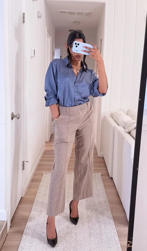 [F] Your coworker is taking slutty mirror selfies before heading into the office ;)