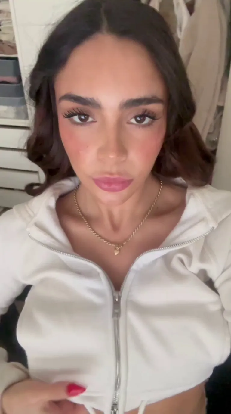 college cheerleader shows her titties