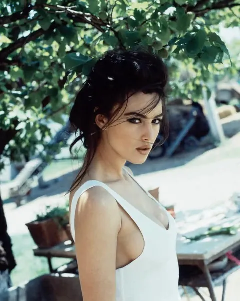 Monica Bellucci, 1991