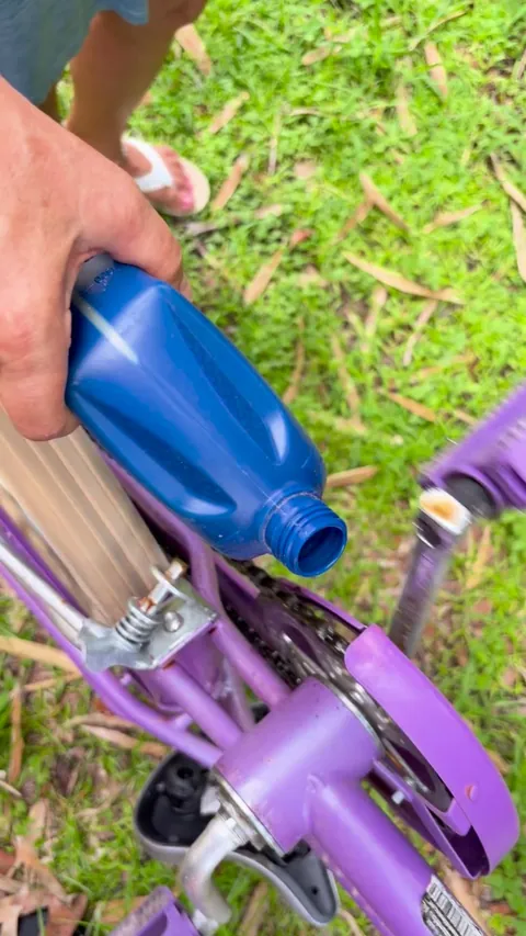 Using motor oil to lubricate bicycle chain excessively