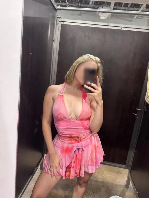 How do we like this dress?