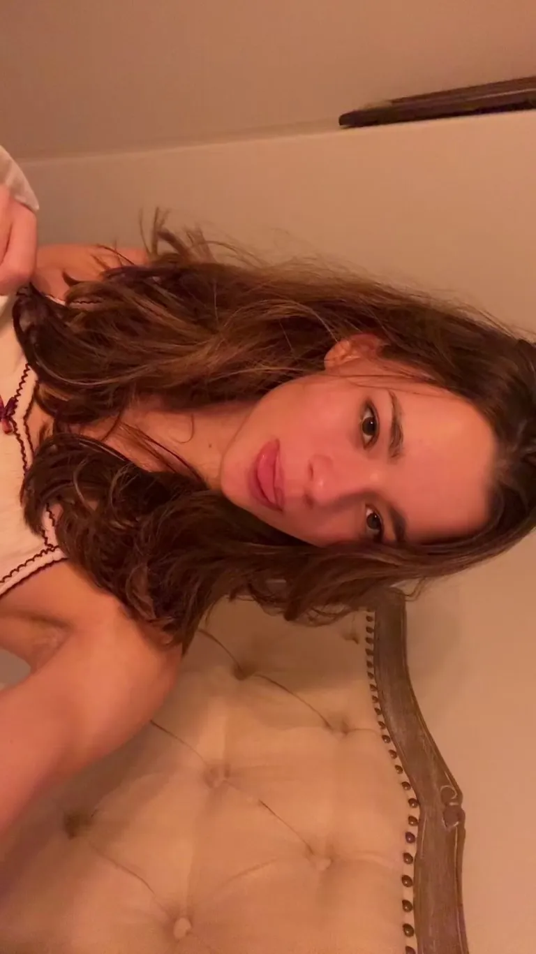 about to go to bed just wanted to know if I still looked hot? F19