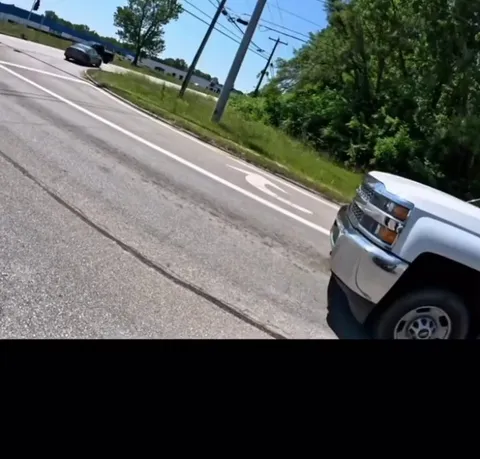 Driver apologises to motorcyclist from a previous encounter