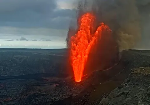🔥 Spectacular Kilauea eruption yesterday reached heights well over 1000 feet