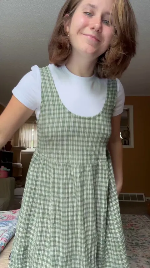 I’d like to be bred in this dress ☺️