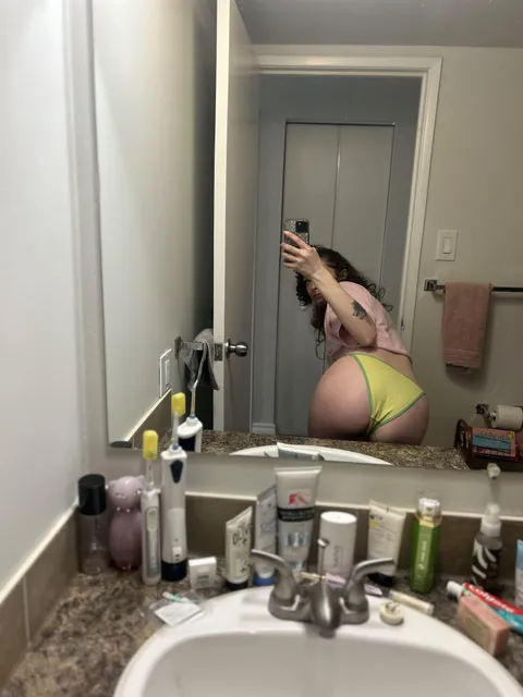 I like to call these my Brazil panties 🇧🇷 even tho I’m one of the whitest girls ever made 💕😂