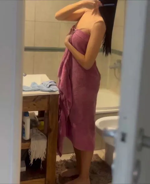 My roommate loves to see me reveal my in the bathroom