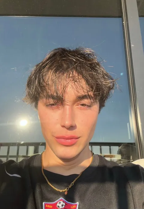 people need to stop taking serious nudes... am I welcome here? (19)