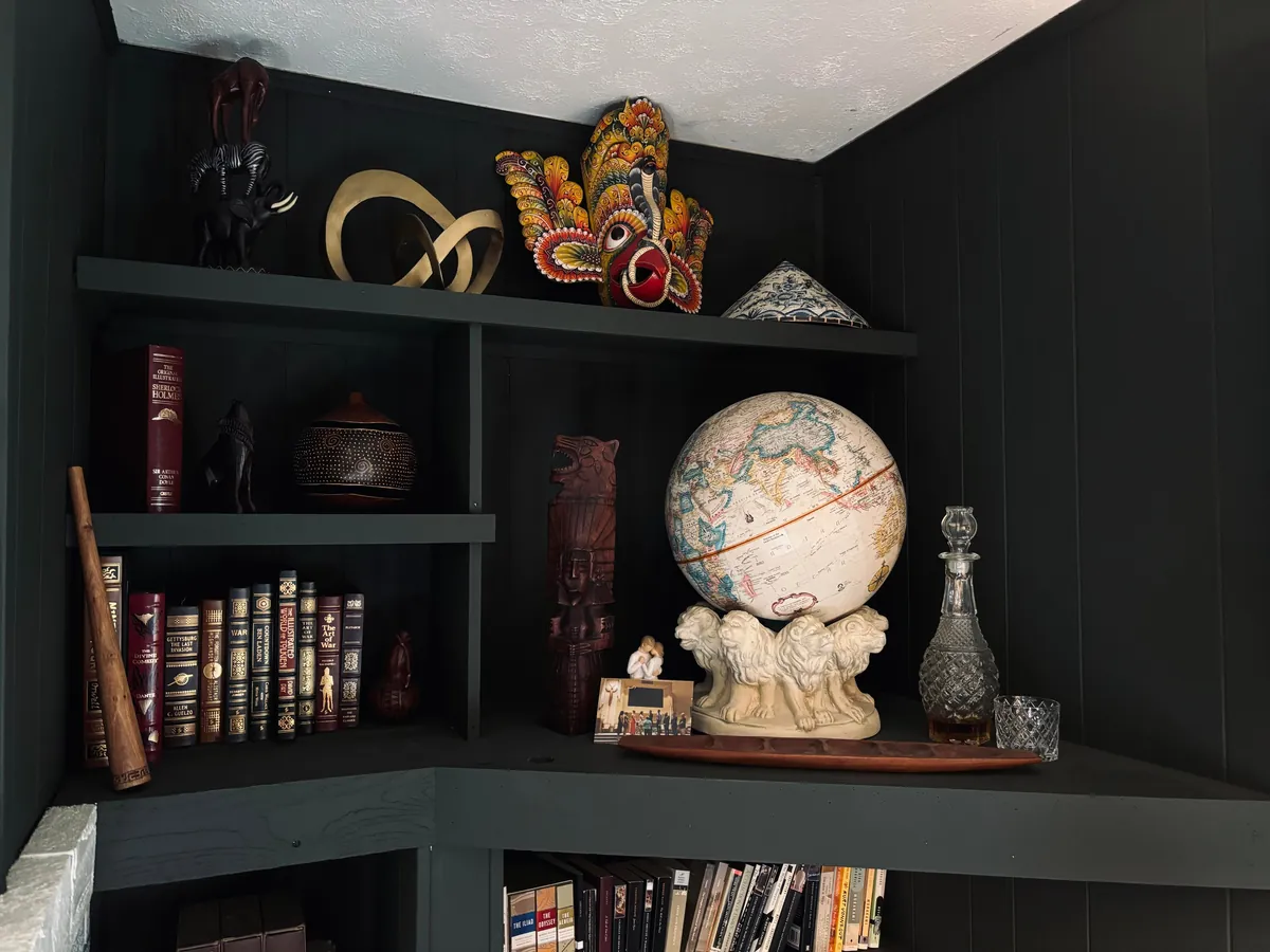 Always been my dream to have a study/library space. Finally finished.