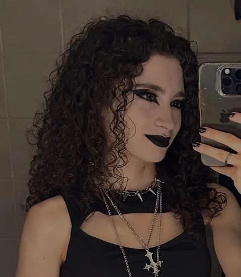 22f from italy - do your worst