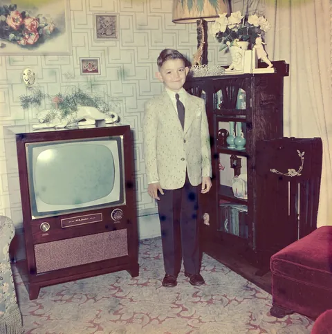 Lots to Unpack –Detailed &amp; Mysterious Vintage Images, 1910-1977