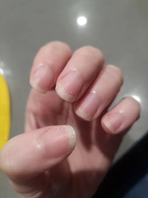 AITA if I ask for a refund on my manicure