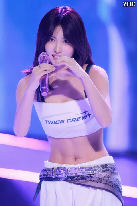 TWICE - Momo