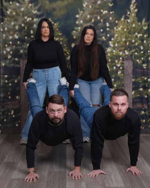 We finally did the awkward sibling photo sesh at JCPenny as a gift to our parents. 10/10 Recommend 🫶