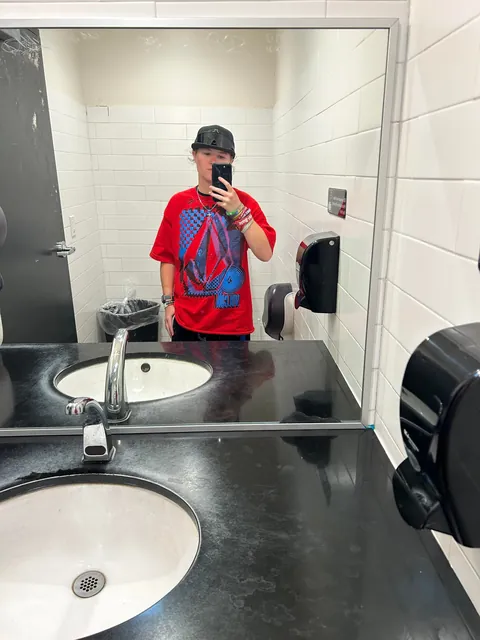 My mom hates the way I dress and says I have no style, I always argue I just have a different idea of style than her. Am I right, do I have a style?