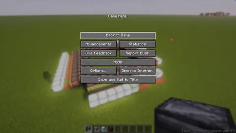 Why doesn't the sea lantern retract with the sticky piston?