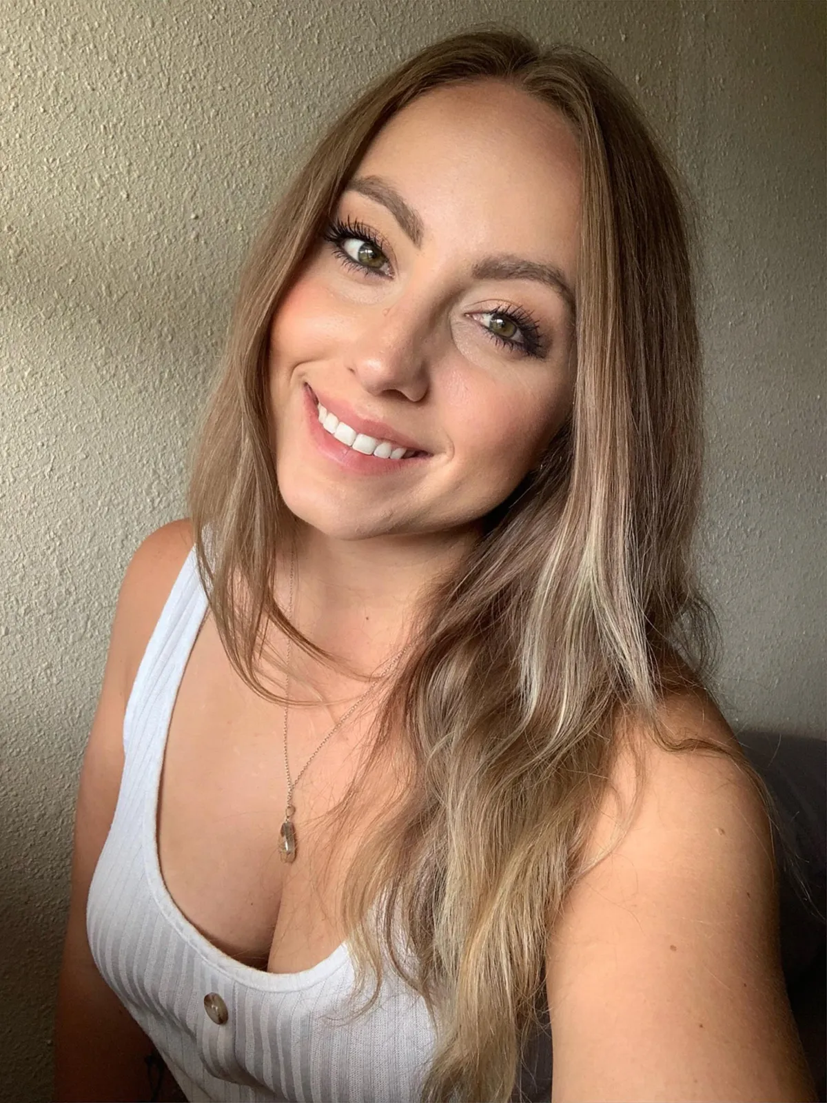 F27 | Feelin’ pretty today 🤍