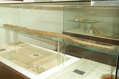 Sixteenth-century Mayor Hans Steininger was famous for his supposedly four-foot-long beard, until when he broke his neck by tripping over his own beard and killed him. Today, Steininger's beard is still displayed at the local museum in Branau am Inn, Austria.